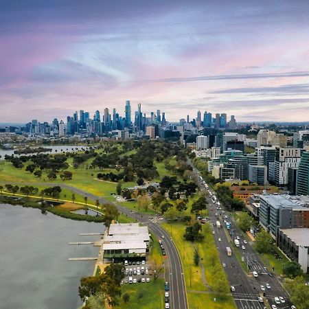 墨尔本阿尔伯特公园铂尔曼酒店 外观 照片 Aerial view of the Albert Park Lake