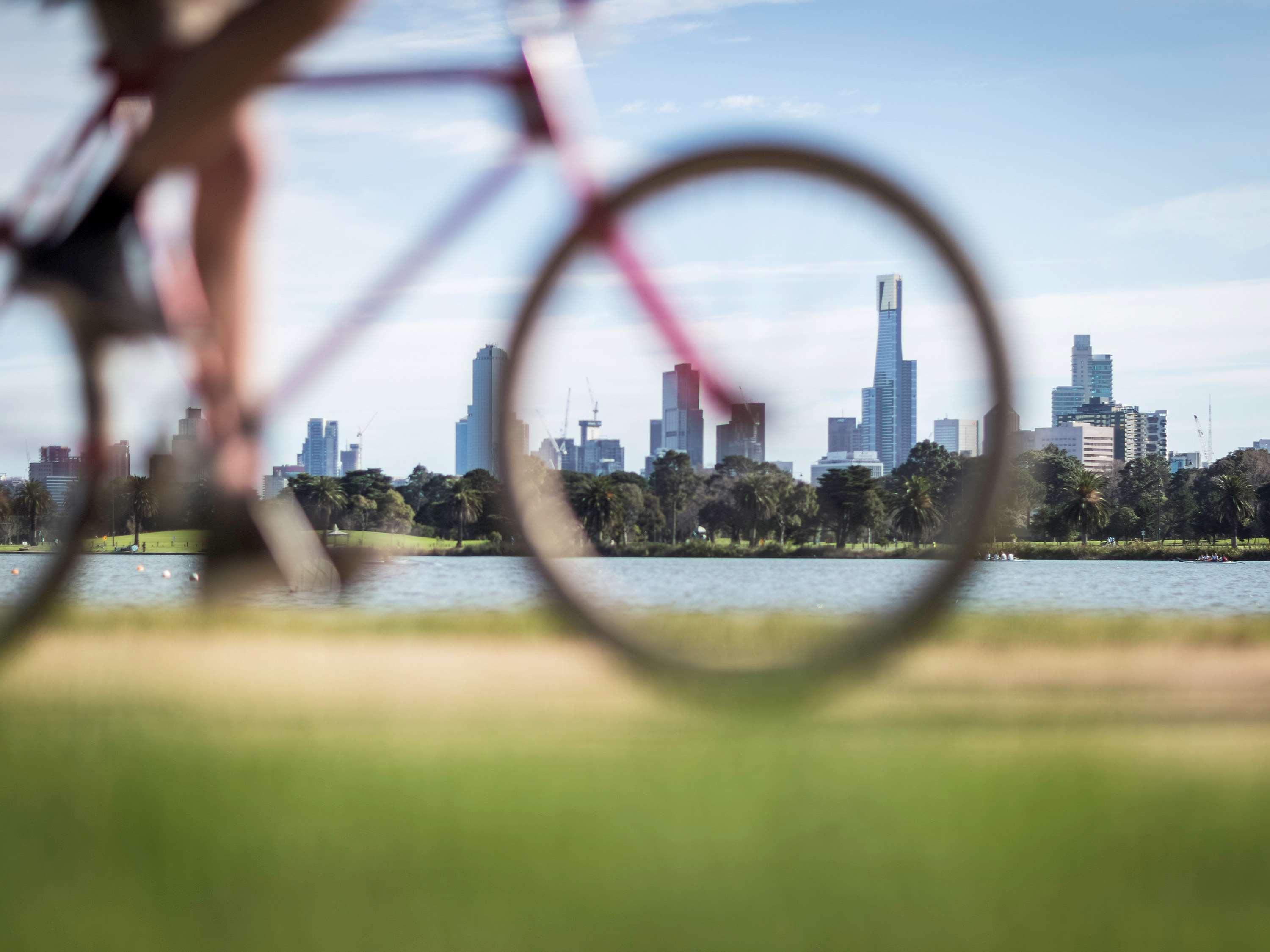 墨尔本阿尔伯特公园铂尔曼酒店 外观 照片 Biking in Melbourne