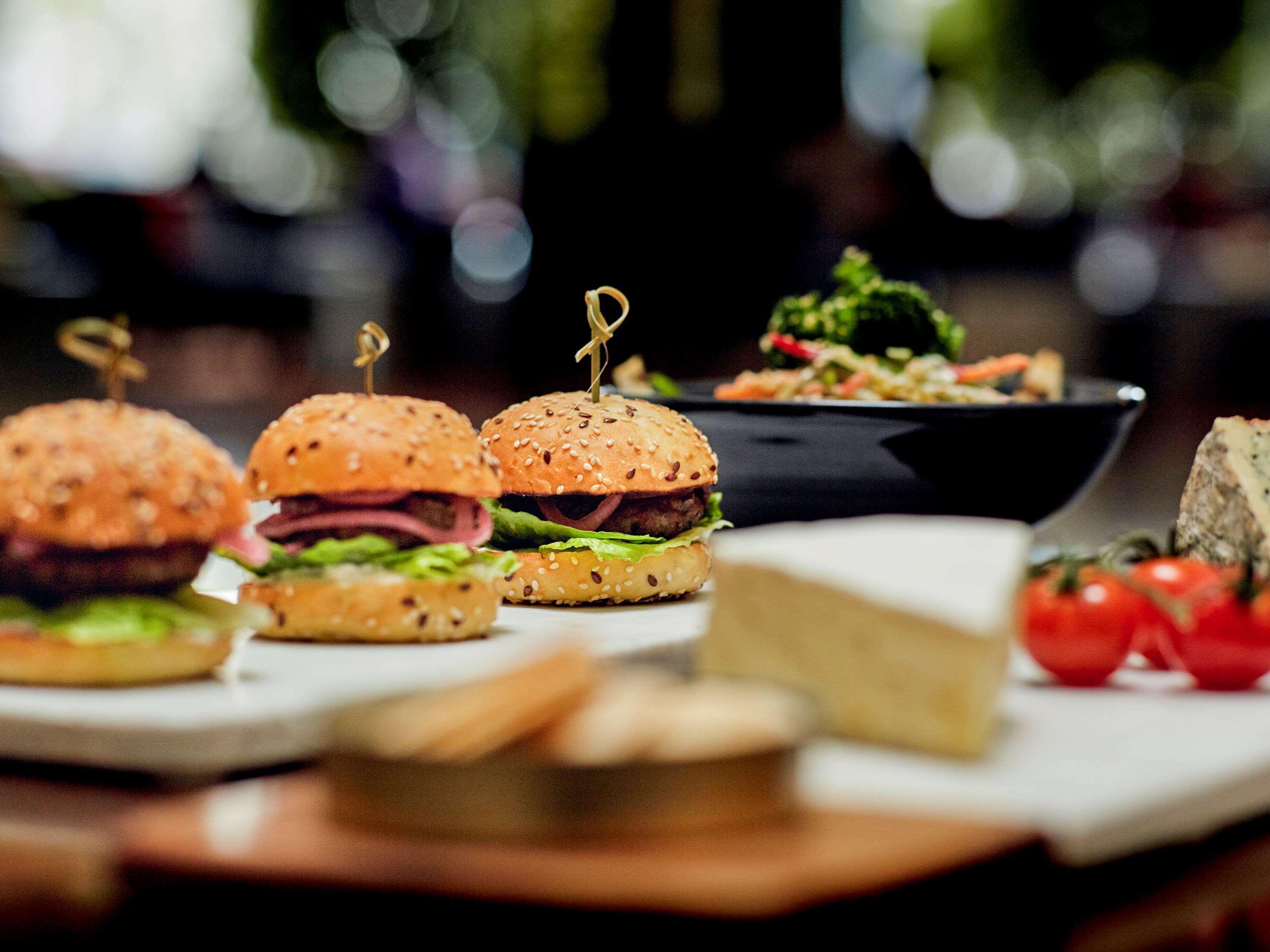 墨尔本阿尔伯特公园铂尔曼酒店 外观 照片 A selection of sliders