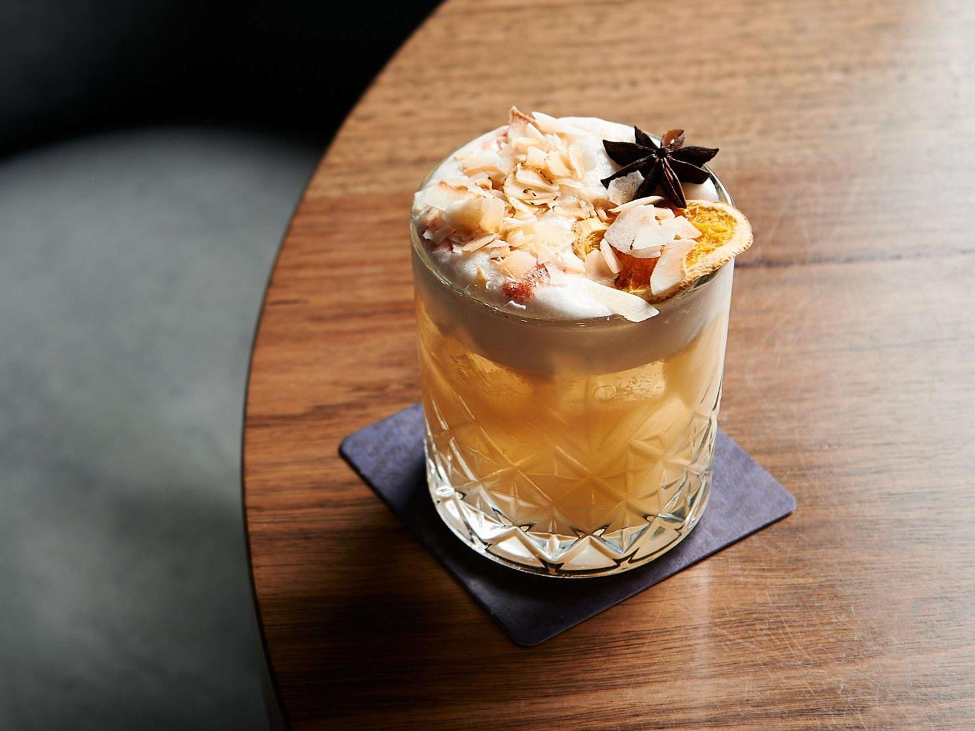 墨尔本阿尔伯特公园铂尔曼酒店 外观 照片 A pumpkin spice old fashioned