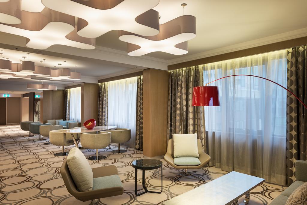 墨尔本阿尔伯特公园铂尔曼酒店 外观 照片 The lounge at the airport
