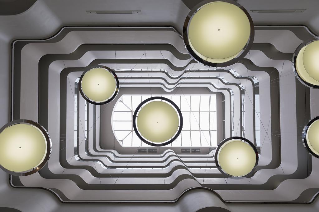 墨尔本阿尔伯特公园铂尔曼酒店 外观 照片 The ceiling of the main atrium