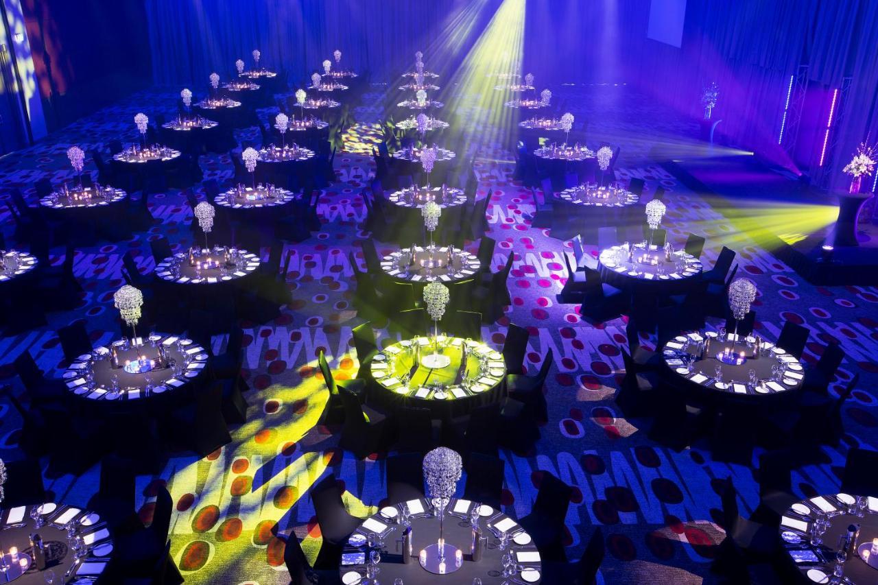 墨尔本阿尔伯特公园铂尔曼酒店 外观 照片 The 2011 British Fashion Awards